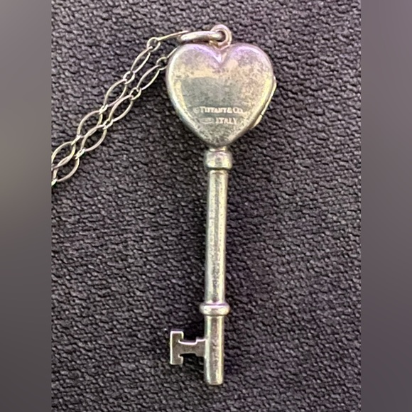 Tiffany & Co RARE Silver Heart Key Locket Pendant Necklace- With original chain - Picture 2 of 15